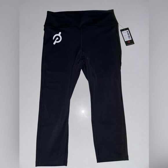 Peloton Woman’s Essential Capri - Picture 4 of 5